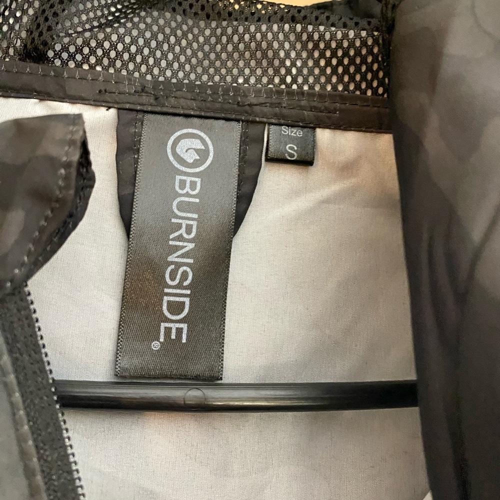 Wind Jacket - Picture 2 of 4